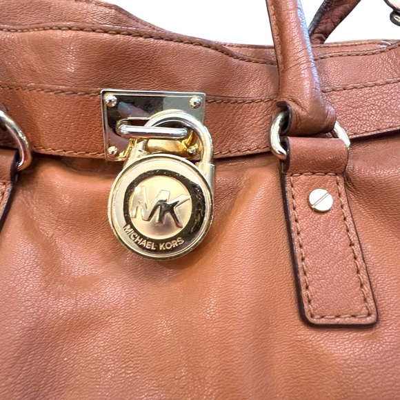 Michael Kors Hamilton Large Brown Leather Handbag Gold Logo Lock Chains Classic - Picture 4 of 15
